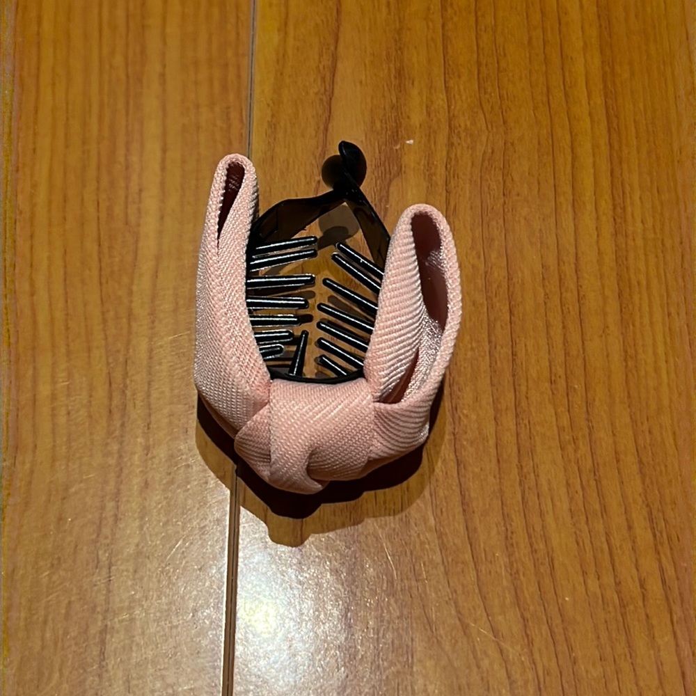 $10/2 BOGO Pink bow hair clip